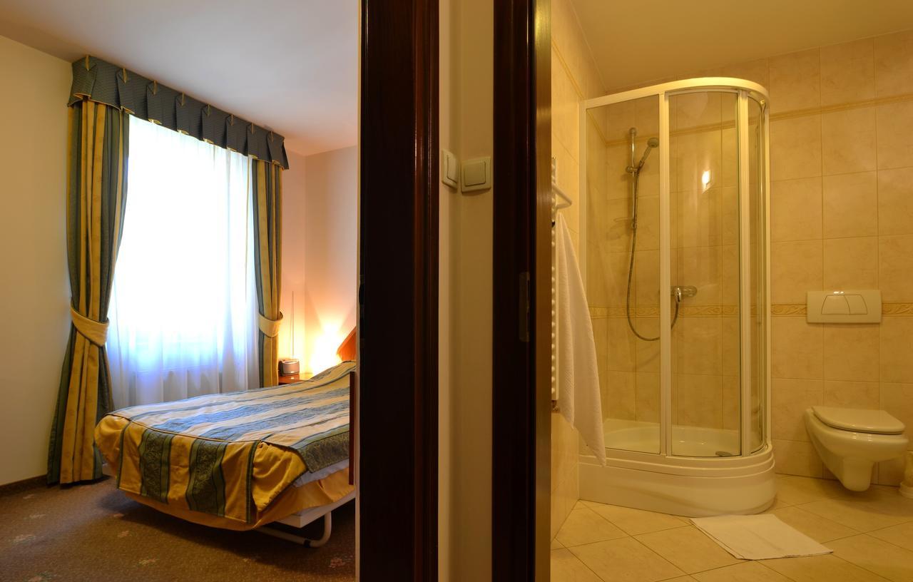 Hotel Grant クリニツァ・ズドルイ エクステリア 写真